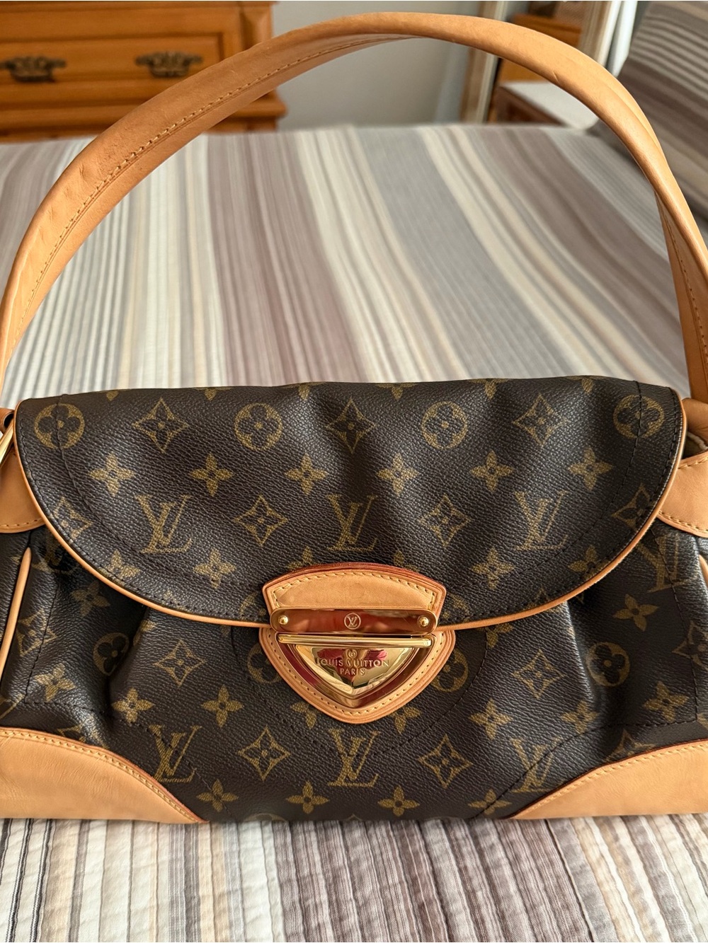 Louis Vuitton Beverly MM Monogram Brown Shoulder Bag with Vachetta Trim - Picture 9 of 13